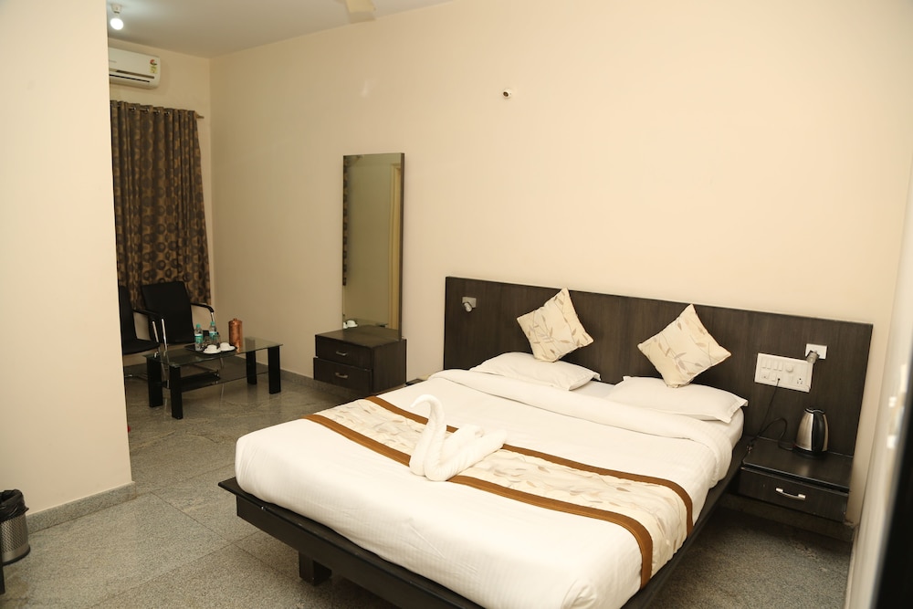 Soundarya Hotel 19/38