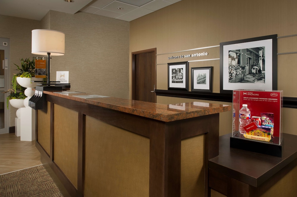 Hampton Inn and Suites San Antonio Downtown Market Square photo5