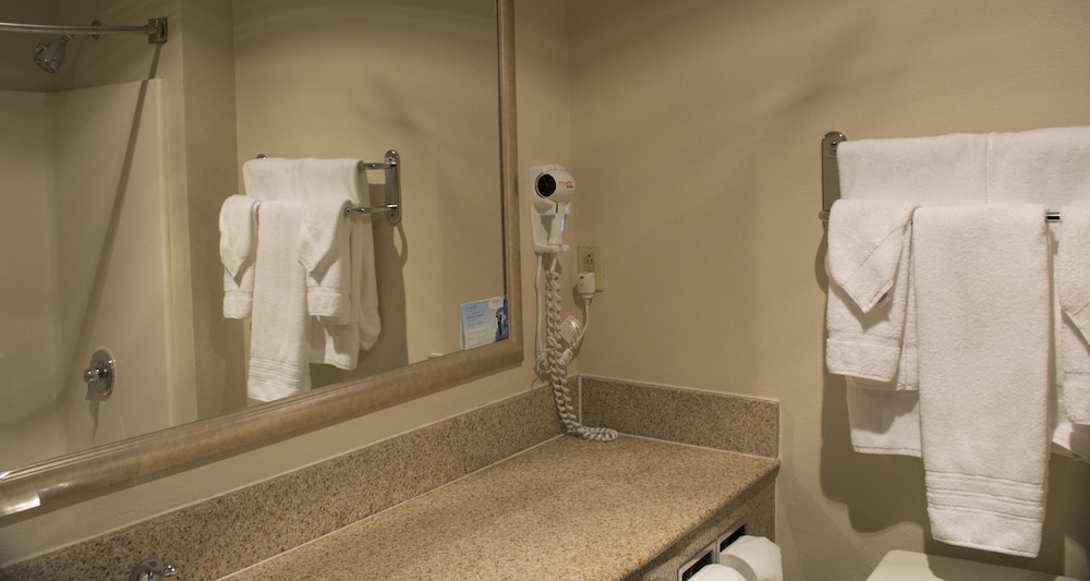 Baymont By Wyndham East Windsor Bradley Airport 40/40