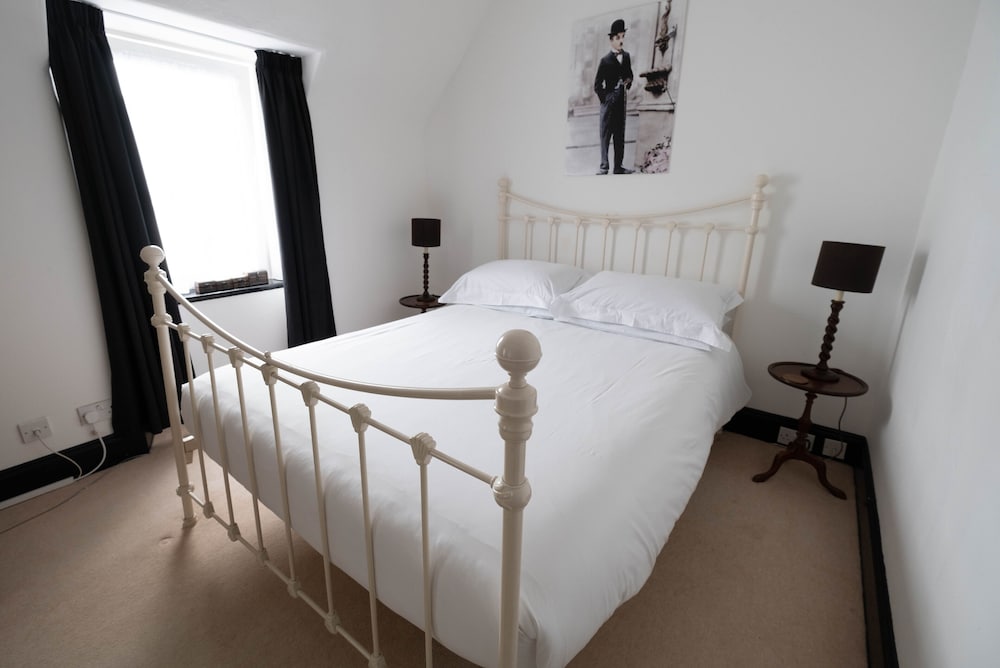 Summer Isles Hotel 10/50