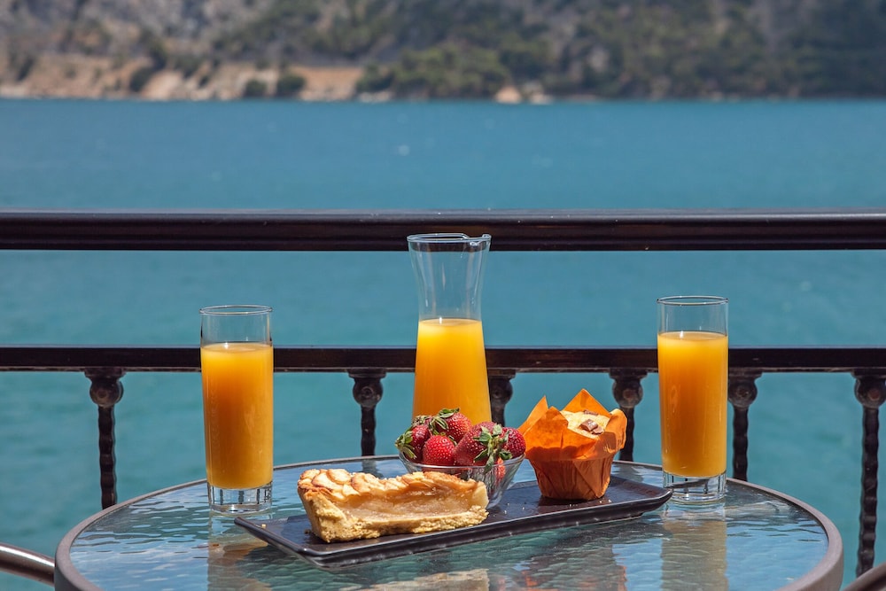 Aggelos Hotel 30/50