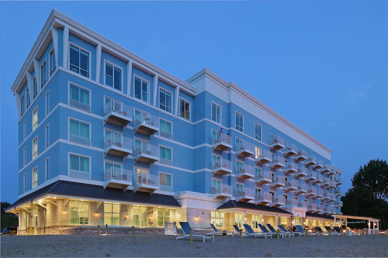 Hampton Inn & Suites Manistee Waterfront 2/23