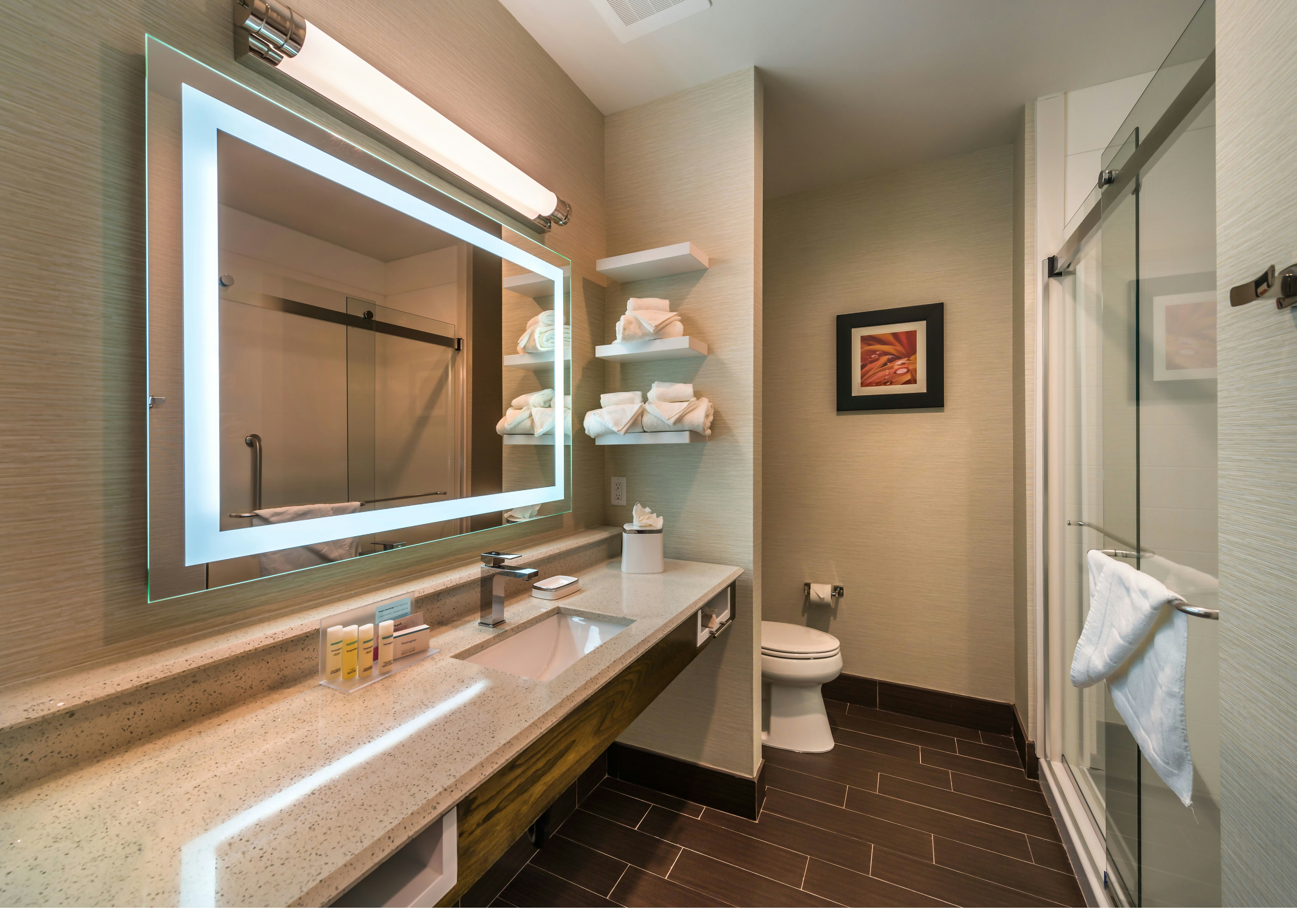 room, 2 queen beds, accessible
