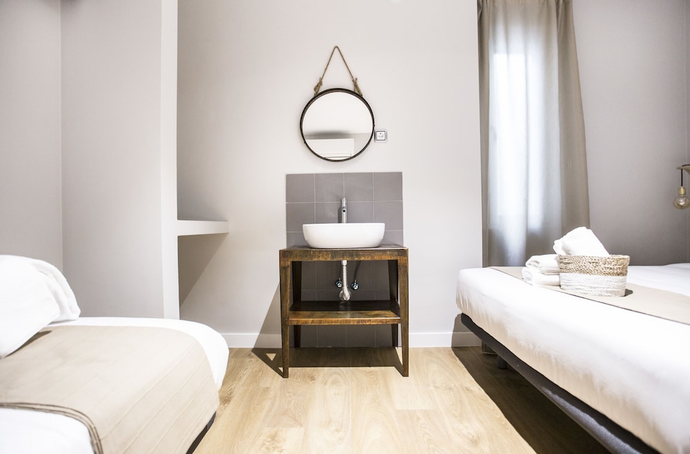 ROOM, TRIPLE