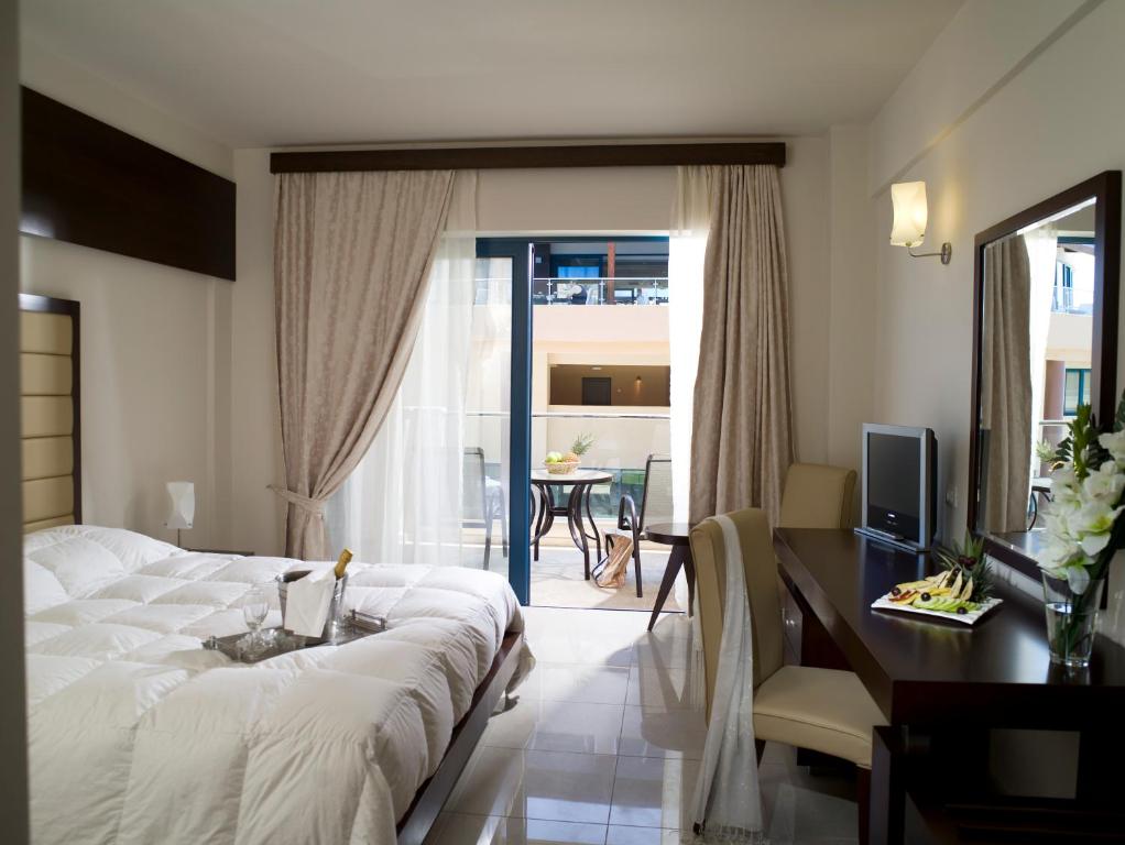 Room, Double or Twin Bed, Sea View, Private Pool