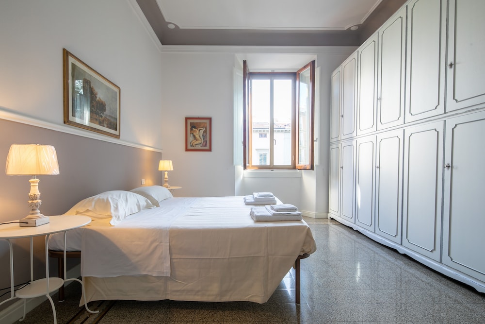 Santa Maria Novella 4 Bedrooms 10/23
