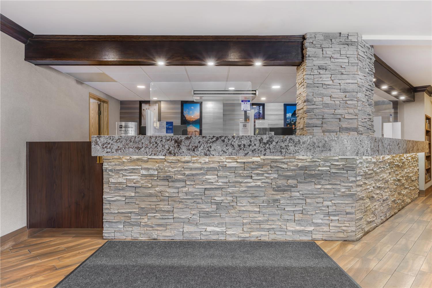 Best Western Plus Country Meadows Inn 4/28