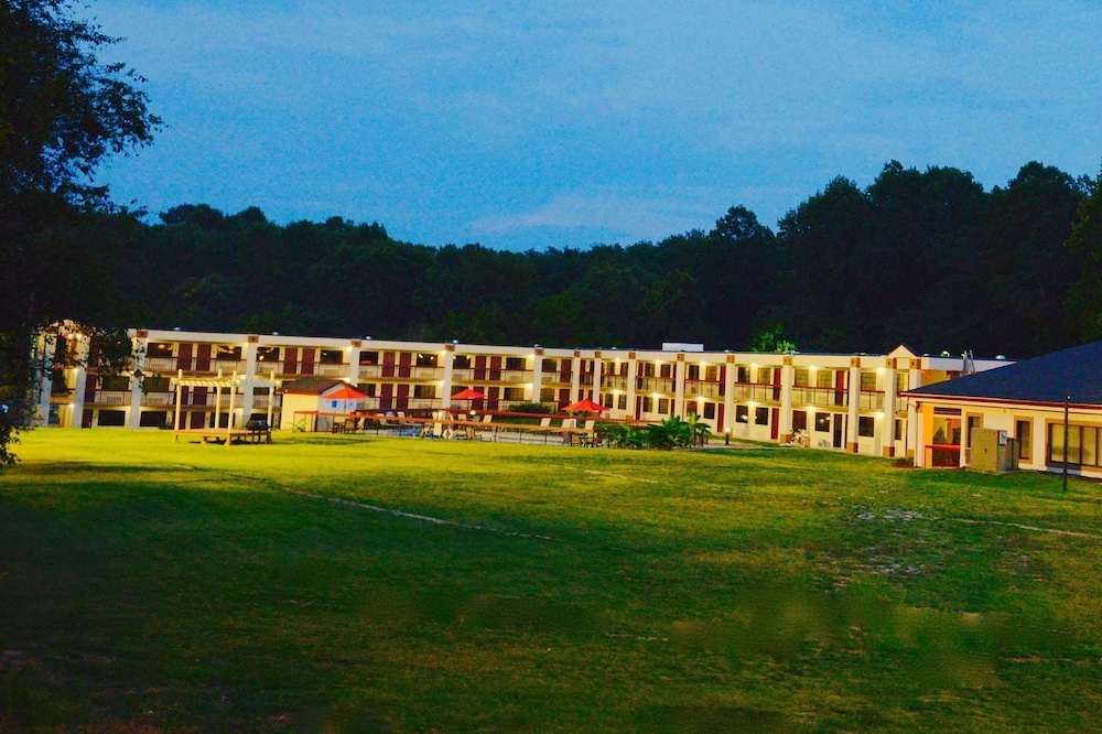 Red Roof Inn & Suites Commerce 3/33