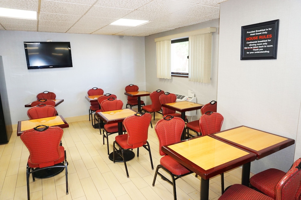 The Floral Park Motor Lodge 45/56