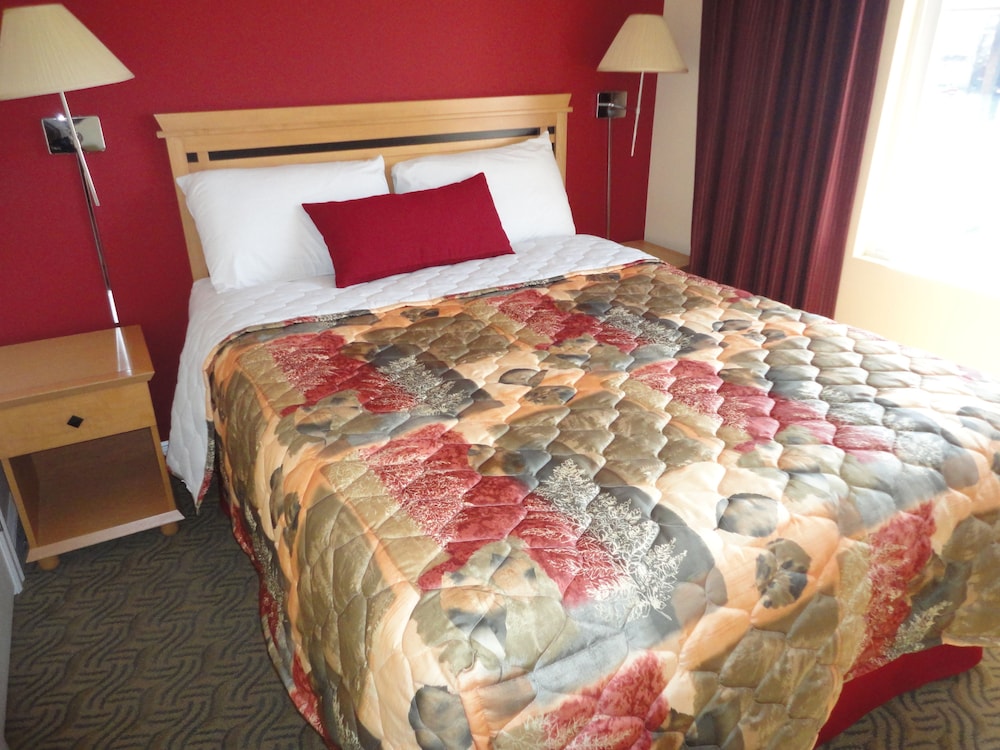 Sahara Courtyard Inn Penticton 11/77
