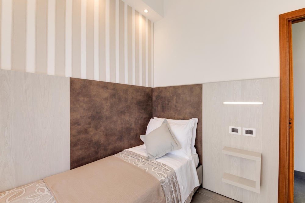 Hotel Cavour 7/30