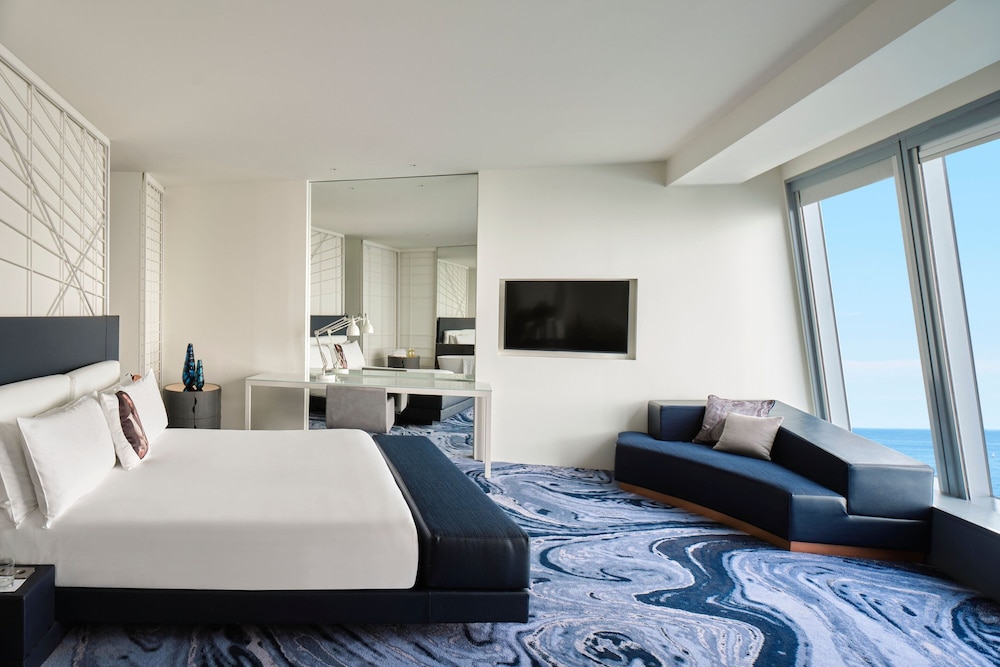 1 Bedroom, Cool, Suite, King Bed, Corner