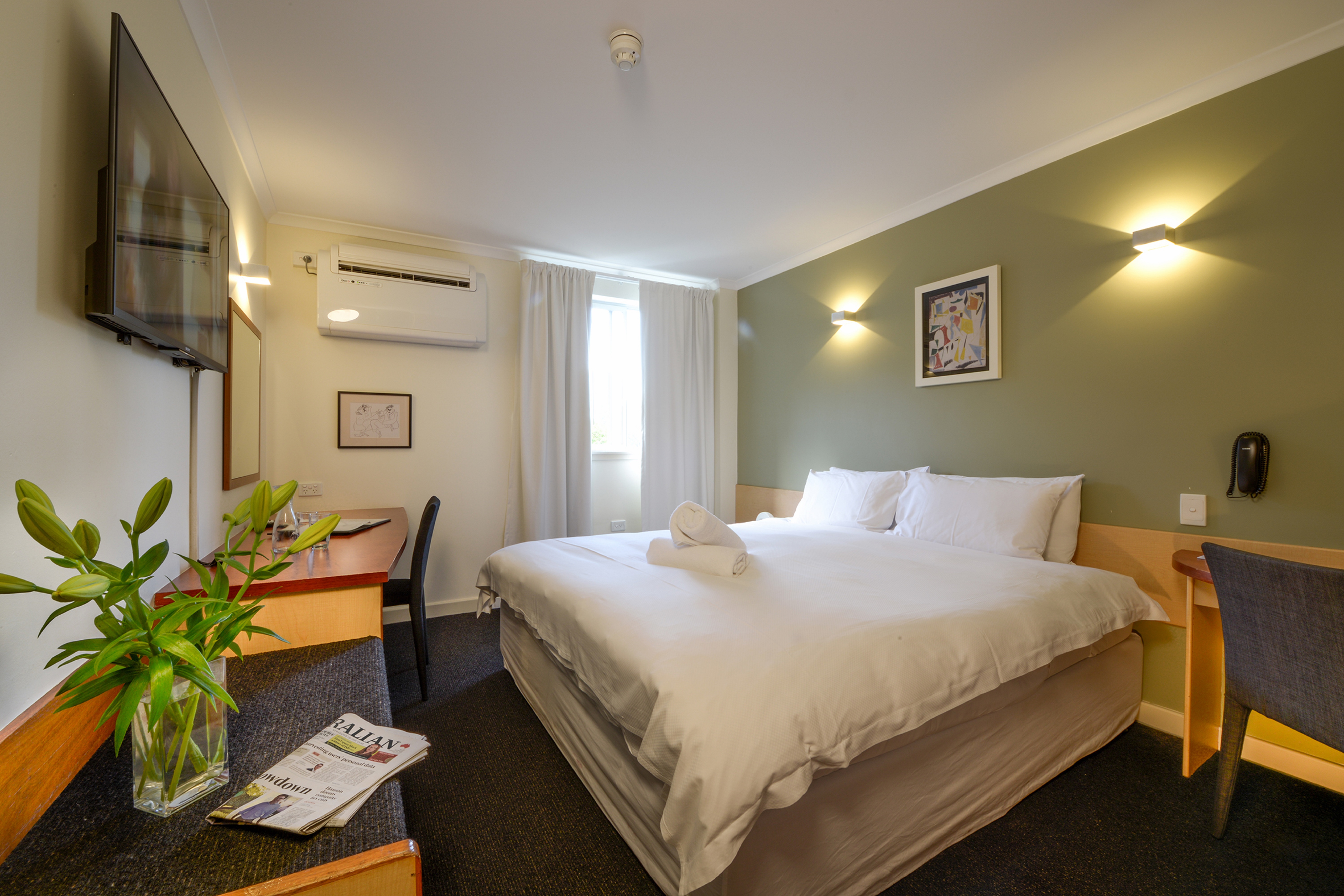 SULLIVANS HOTEL PERTH 7/24