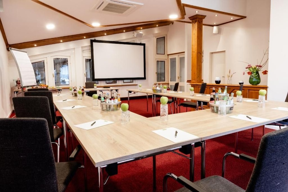 Hotel Derichsweiler Hof 33/43