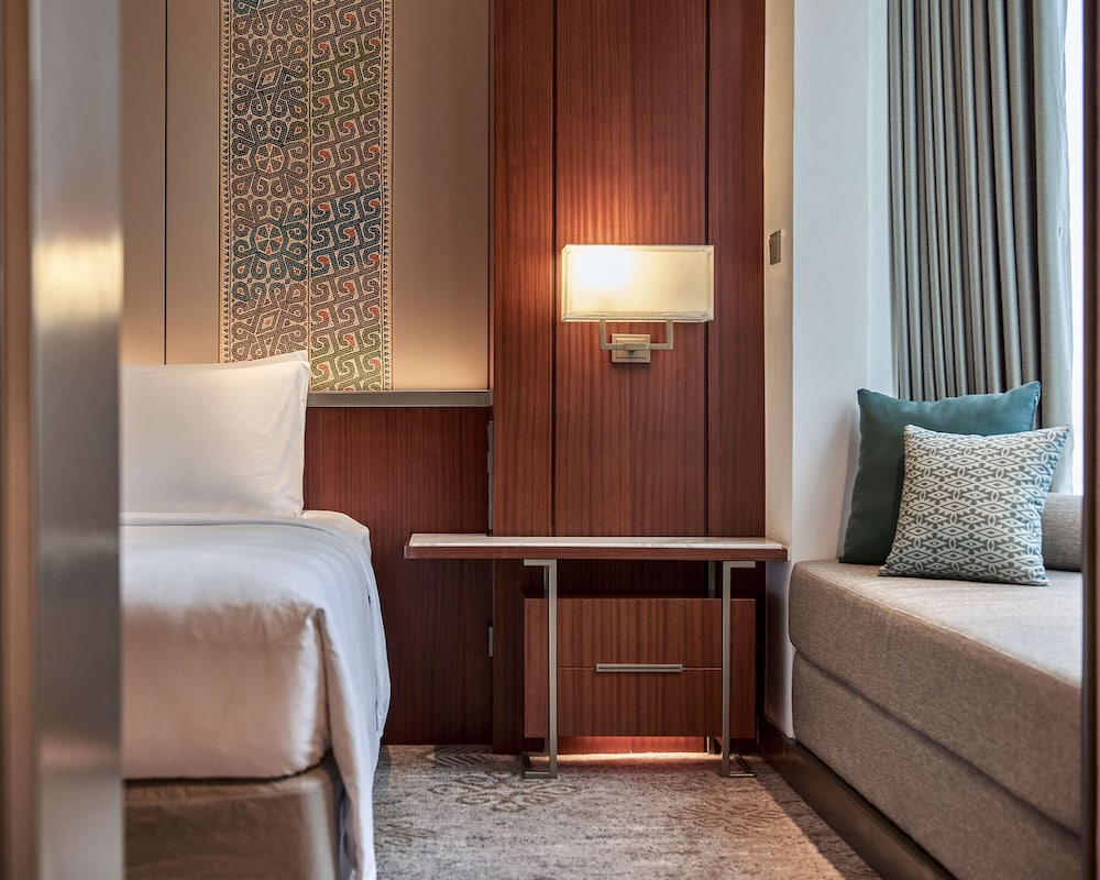 GRAND HYATT JAKARTA 19/77