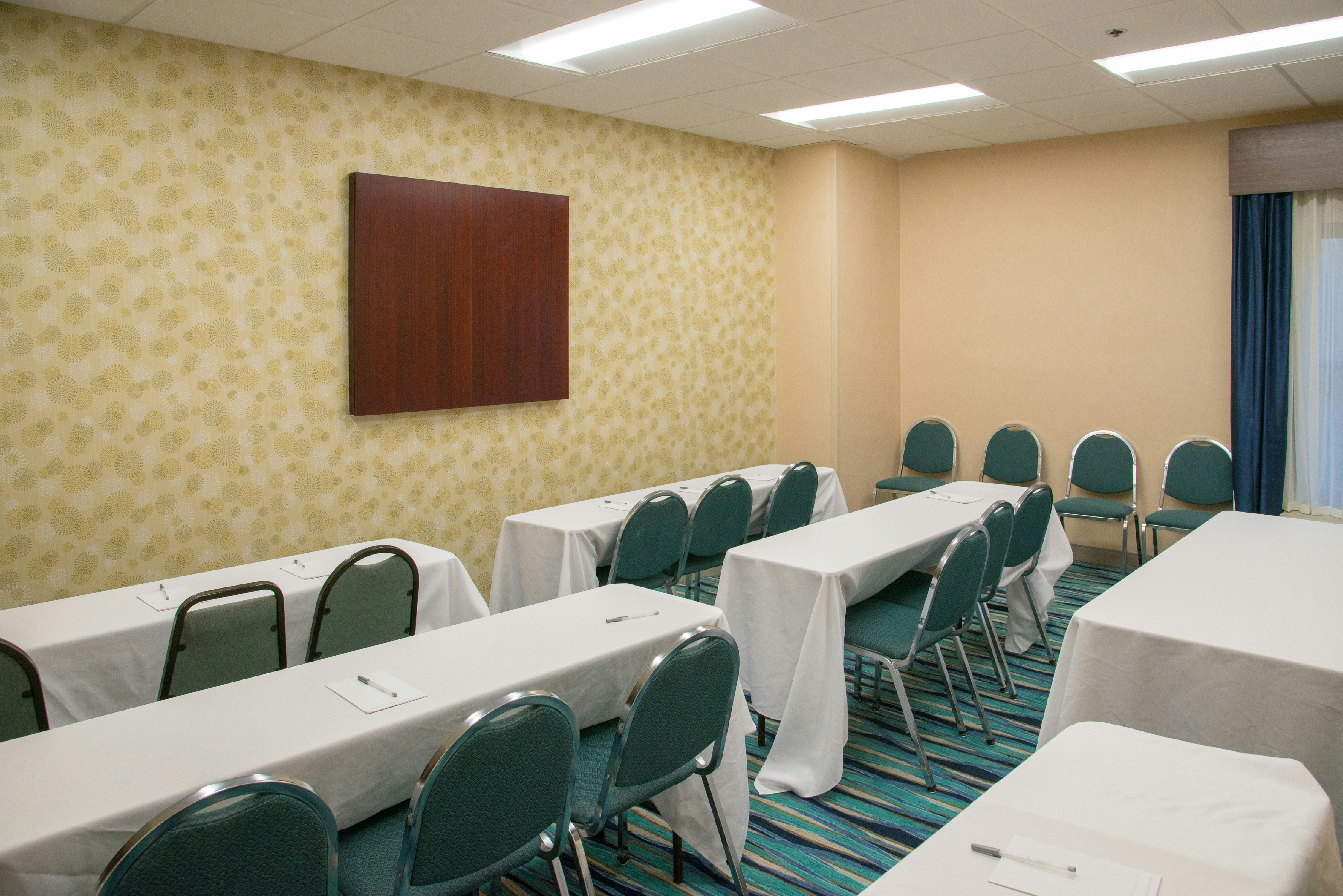 Hampton Inn & Suites Jackson Downtown-Coliseum 68/76