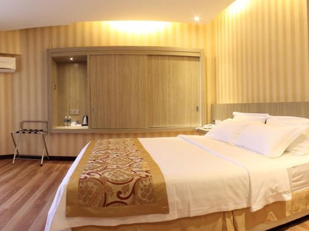 Mandarin Hotel 7/36