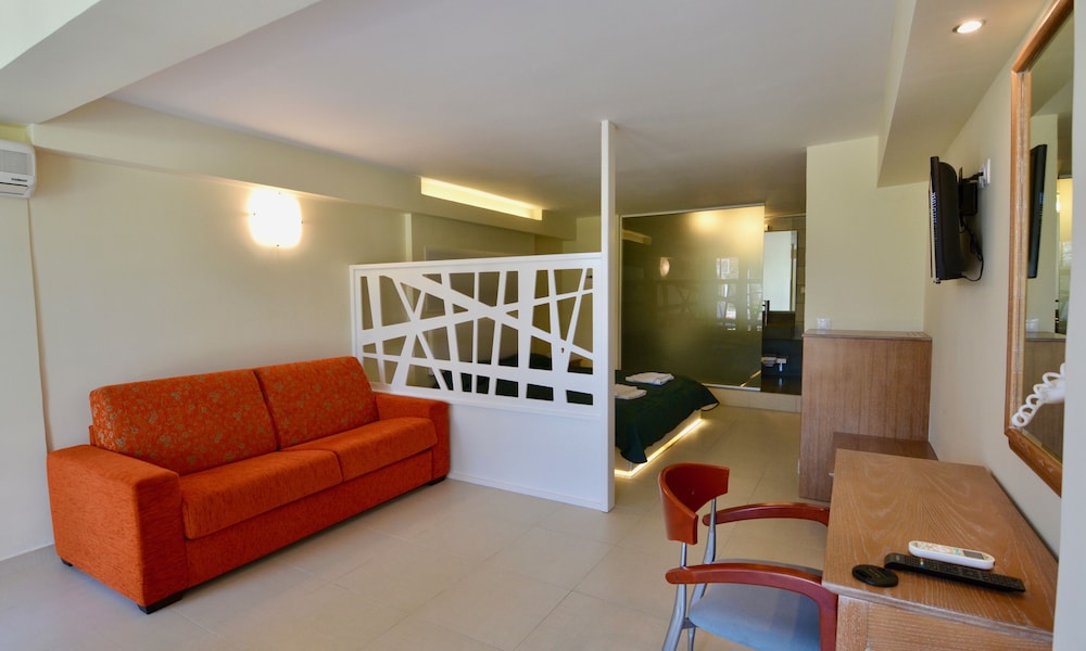 Paloma Blanca Hotel 33/55