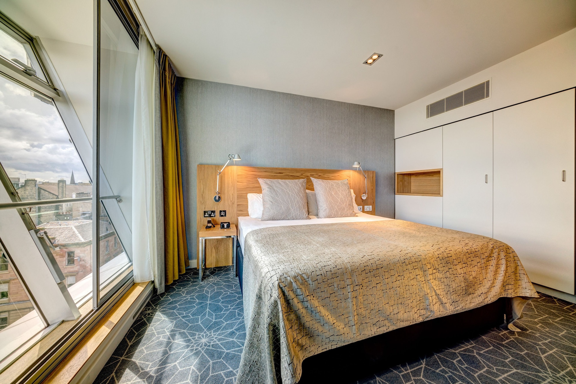 ROOM, DOUBLE BED, CITY VIEW