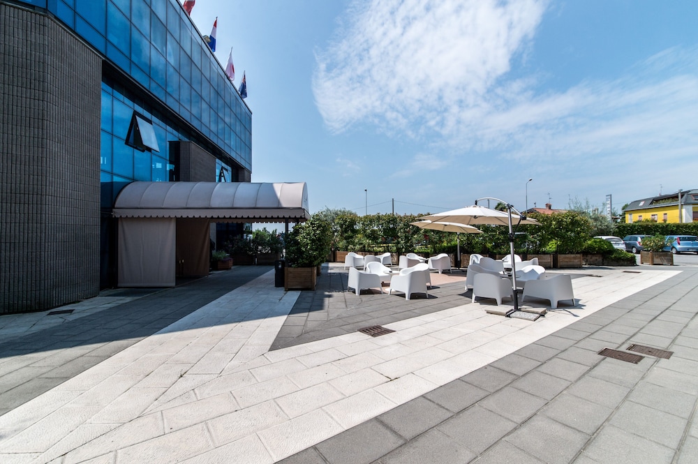 AIRPORT HOTEL BERGAMO 36/42