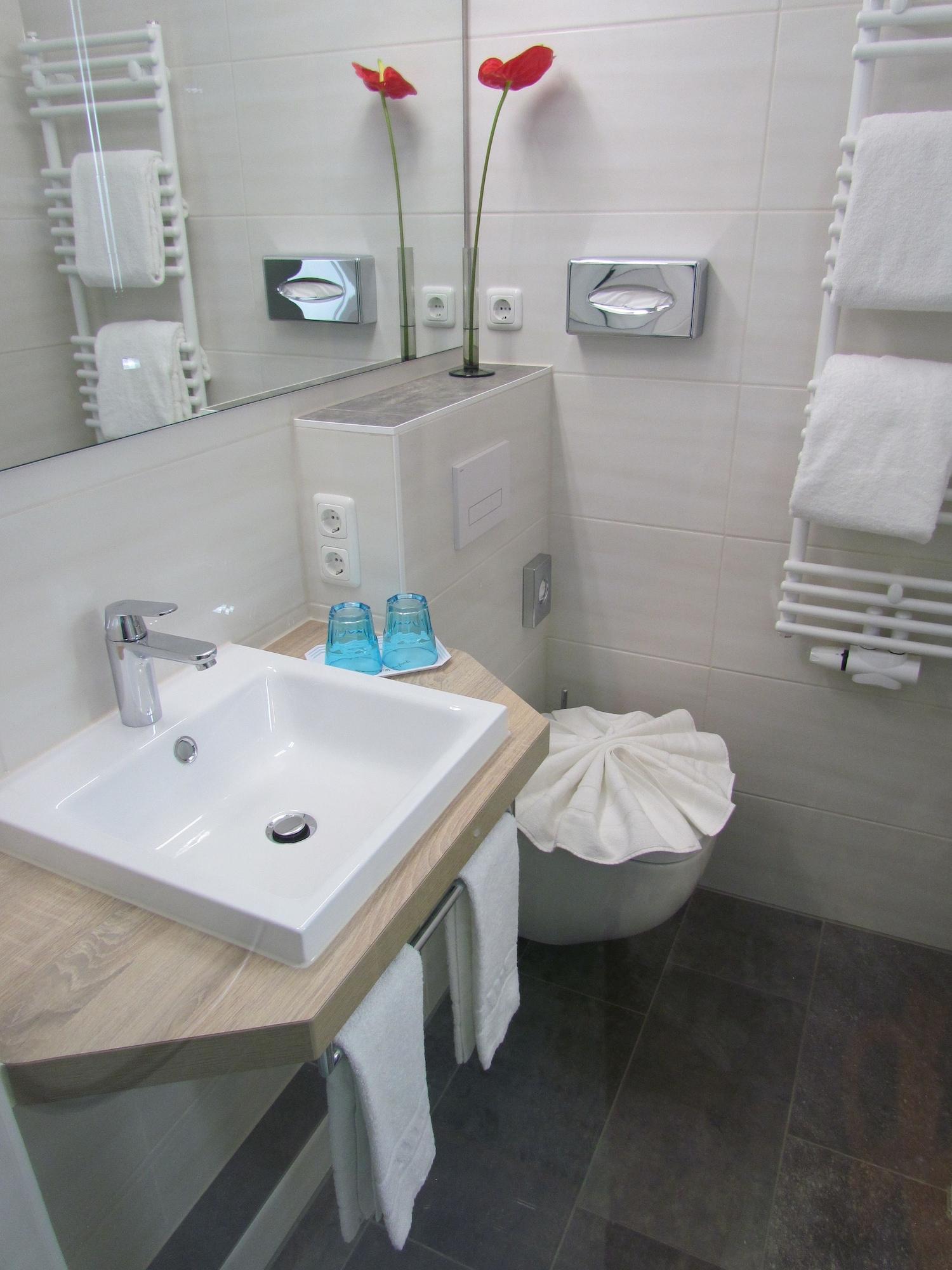 غرفة سوبيريور ثلاثية بإطلالة على الحديقة، Hotel Amenity Munchen 6/8