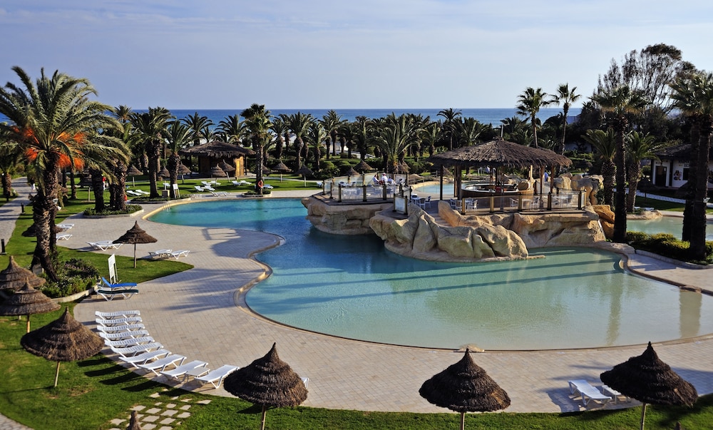 Phenicia Hotel 33/36