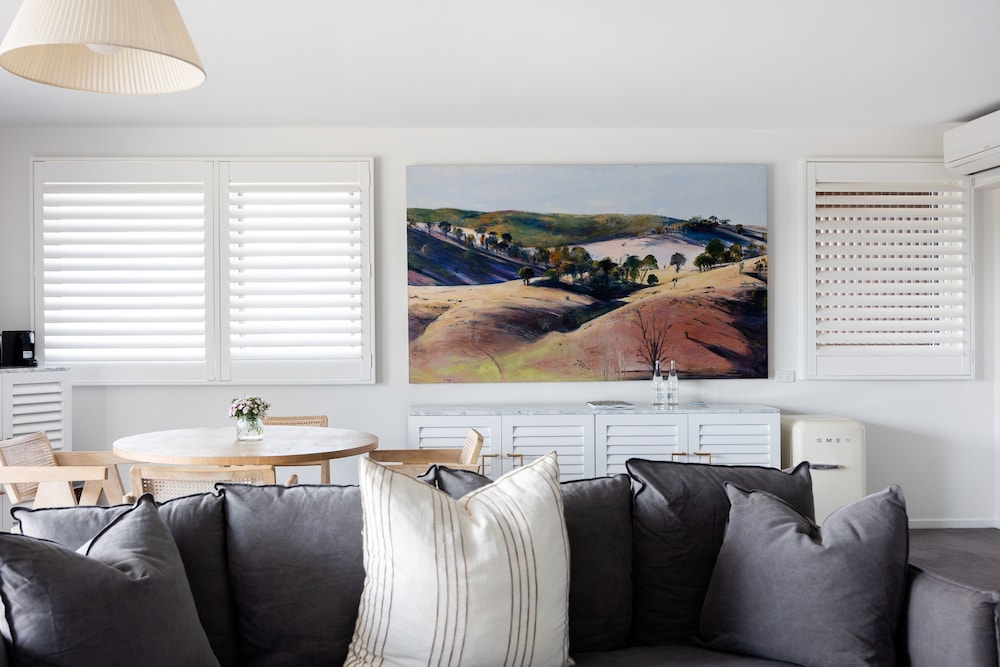 Bannisters by the Sea Mollymook 33/50