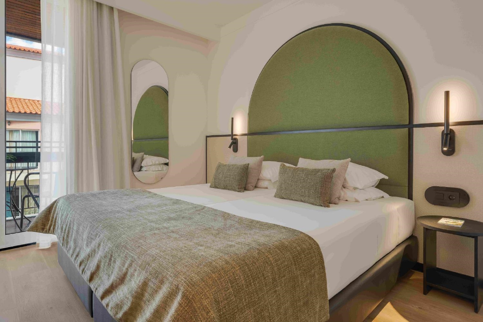 Room, Single, Twin Beds, Balcony
