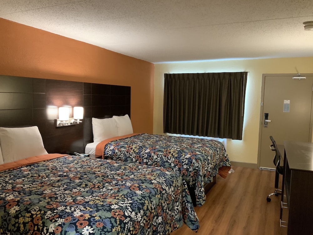 Days Inn by Wyndham Troy IL 19/34