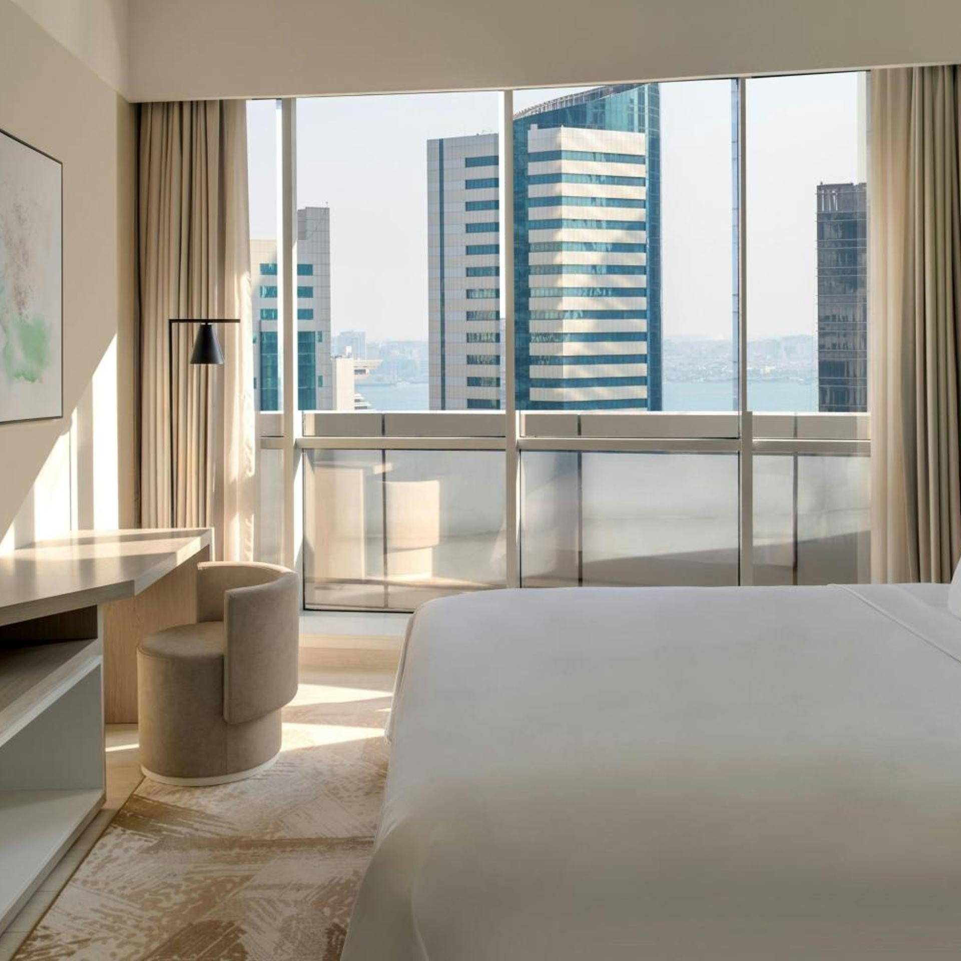 شقة بسرير كينج وسرير كوين بإطلالة على المدينة بغرفتي نوم، Element West Bay Doha 9/10