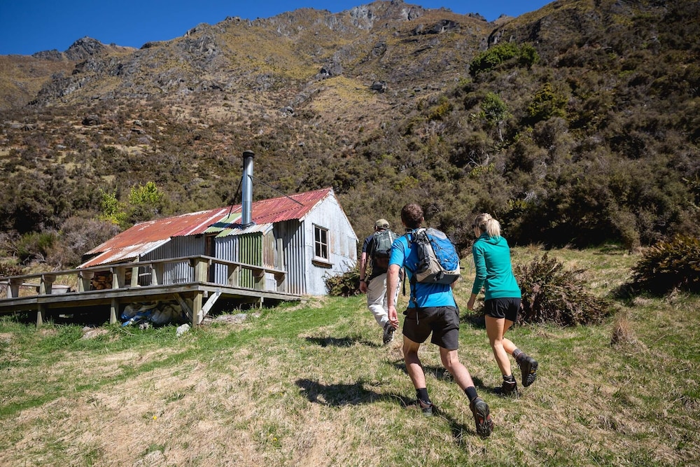 Minaret Station 23/24