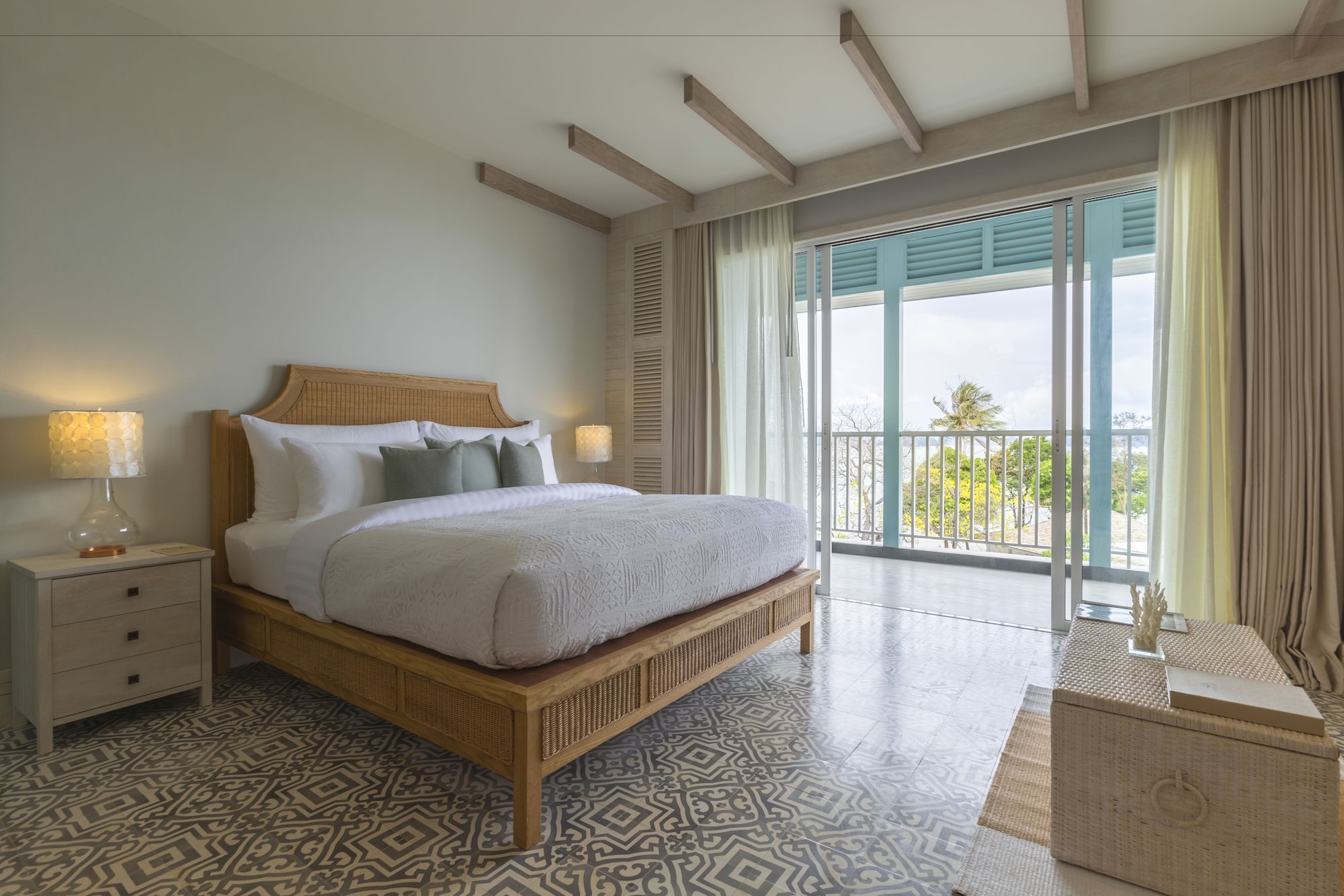 DELUXE, DOUBLE OR TWIN BED, SEA VIEW