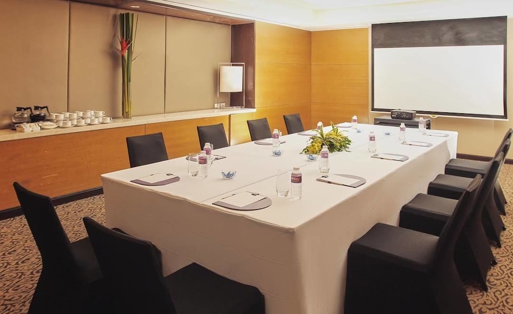 Quest Serviced Residences 33/35
