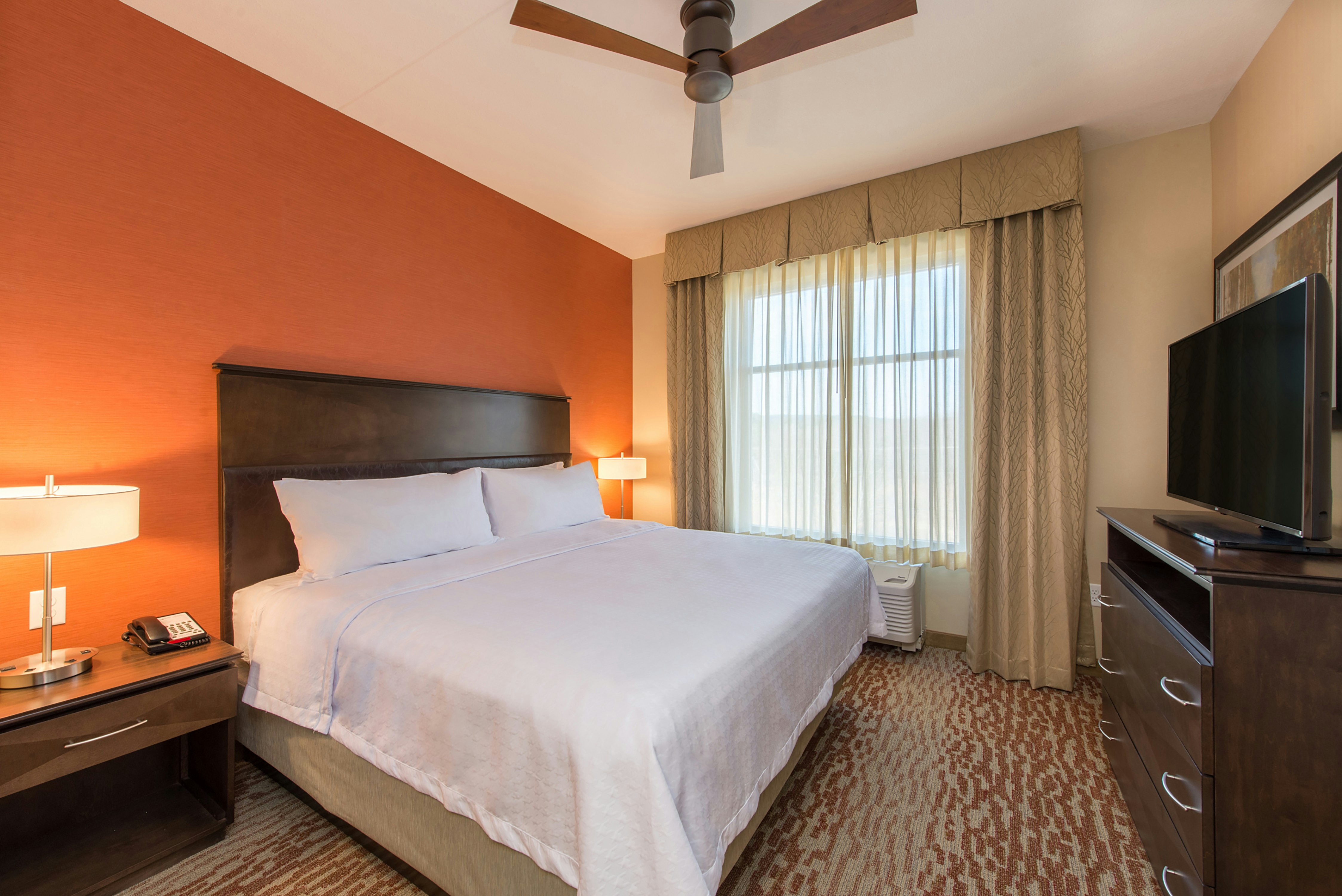 Suite, King Bed, Accessible