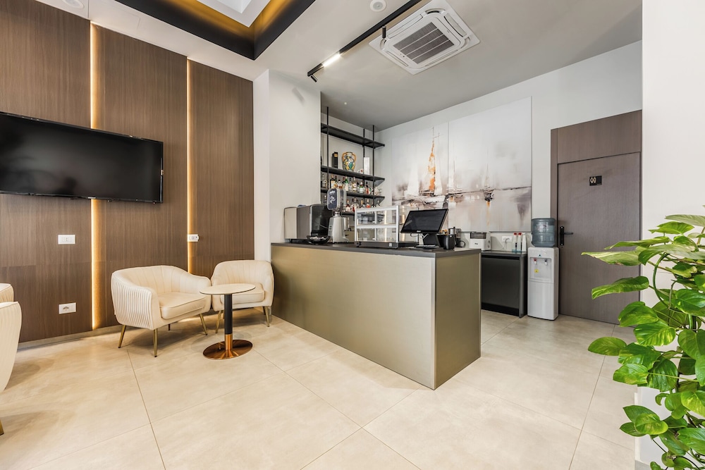 Aquila D Hotel 8/49