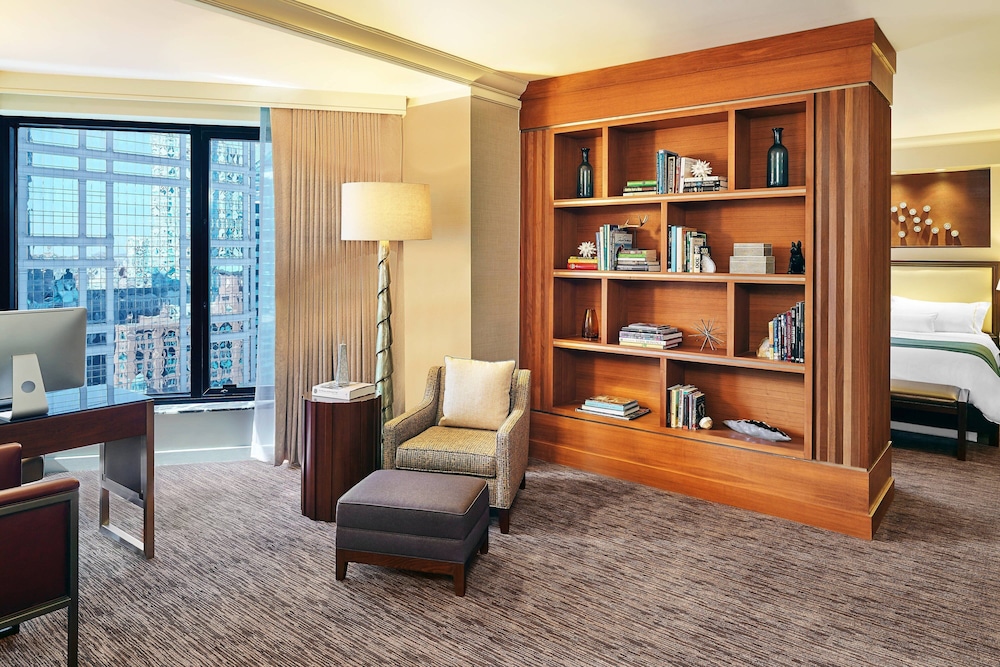 Westin Chicago River North 24/56
