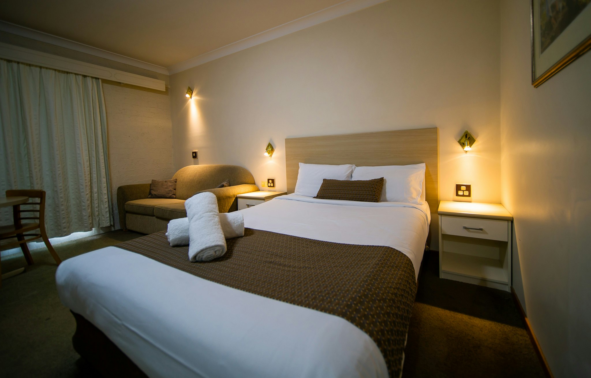 STANDARD, QUEEN BED