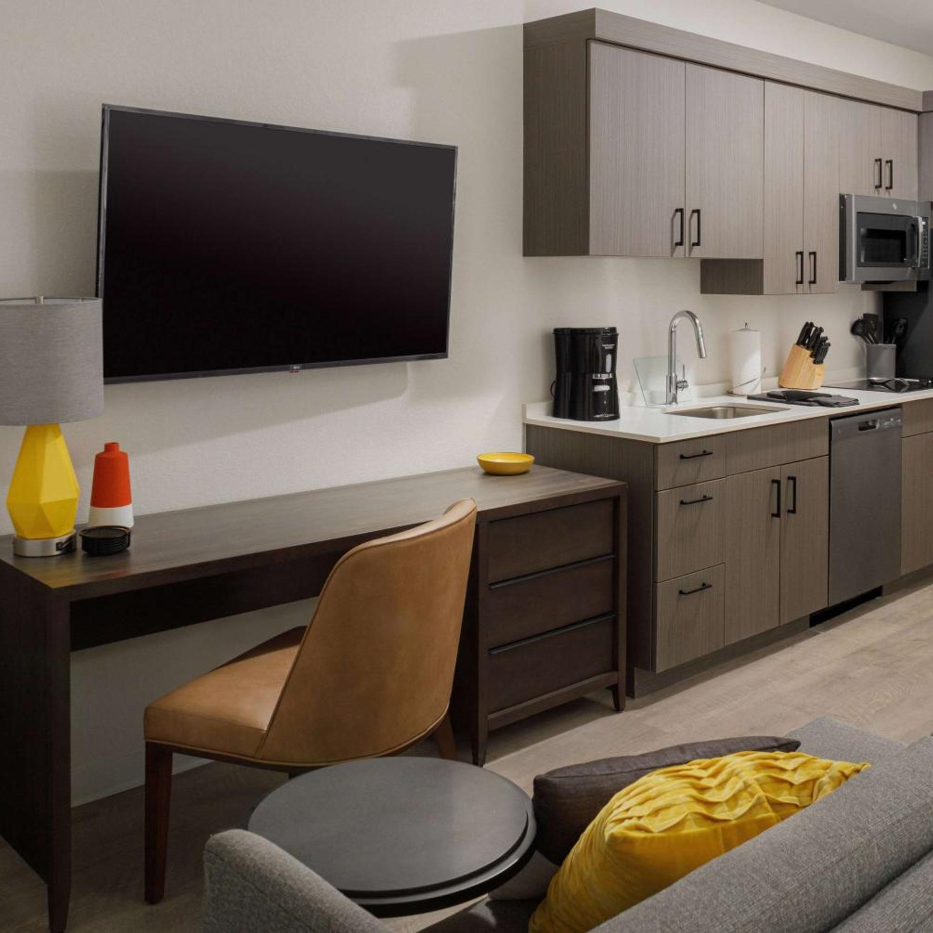 STUDIO, SUITE, KING BED, ACCESSIBLE