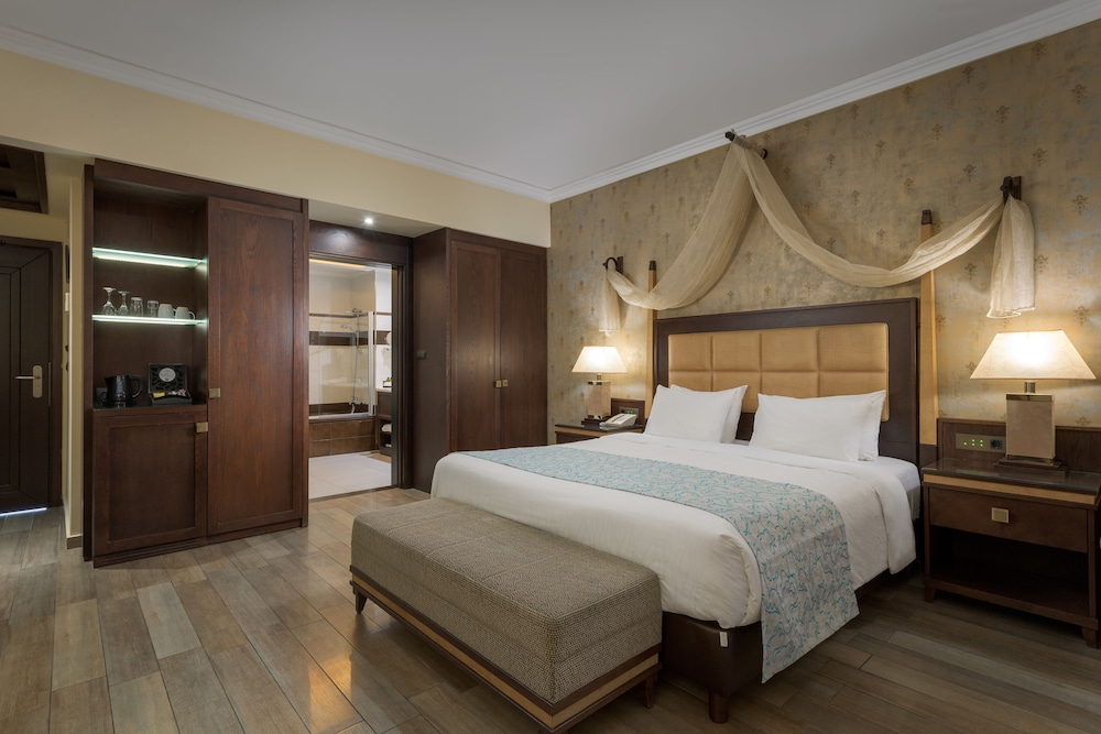JUNIOR SUITE, POOL VIEW, ADULT ONLY