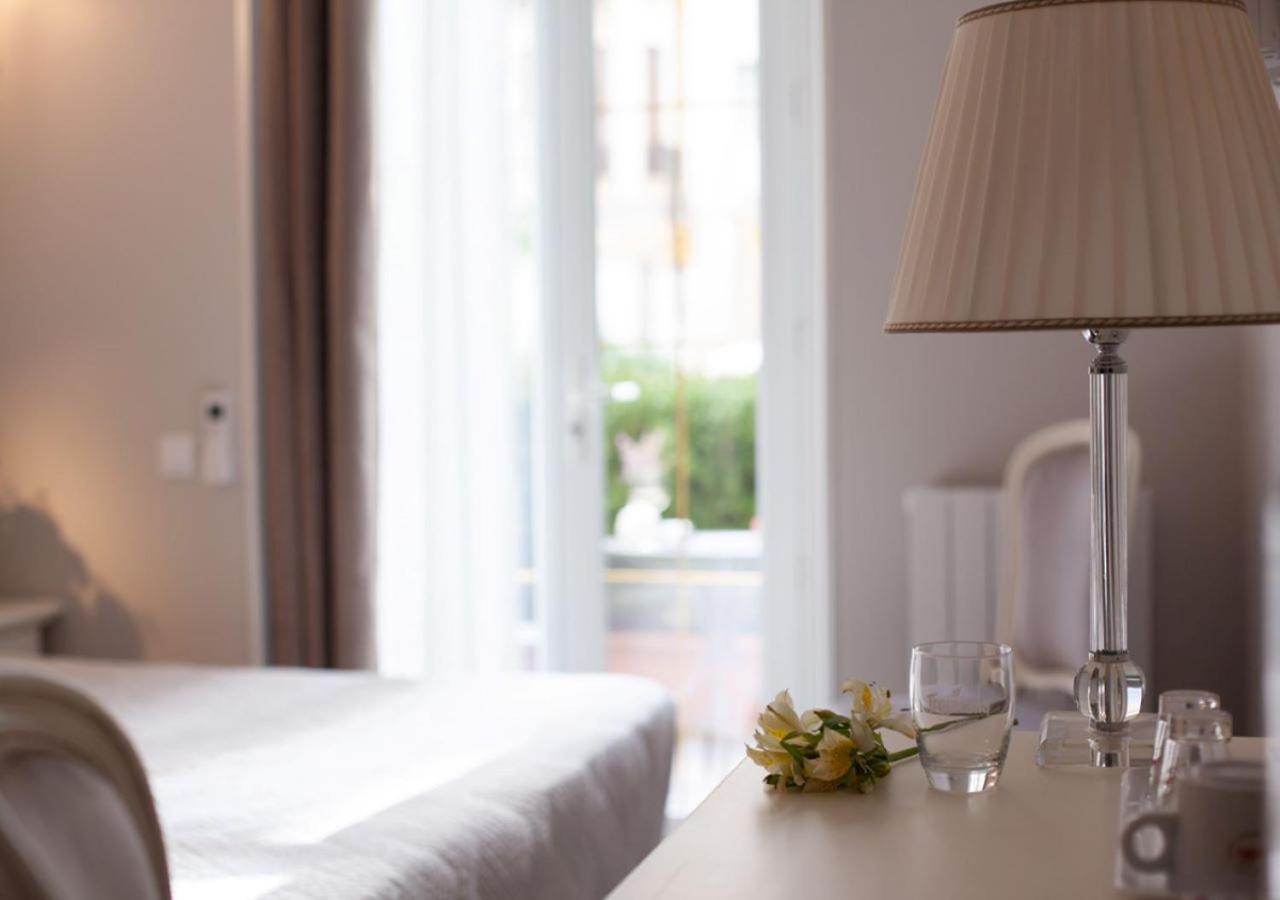 جناح جونيور، Hotel Oasis 2/4
