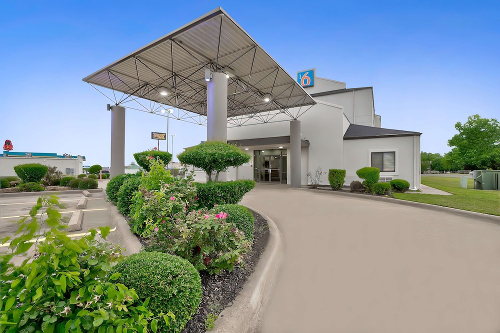 Motel6 Denison, TX 49/56