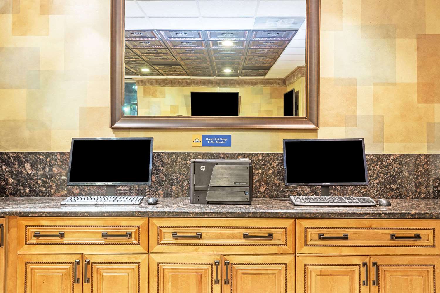 Days Inn By Wyndham Fort Lauderdale-Oakland Park Airport N 23/31