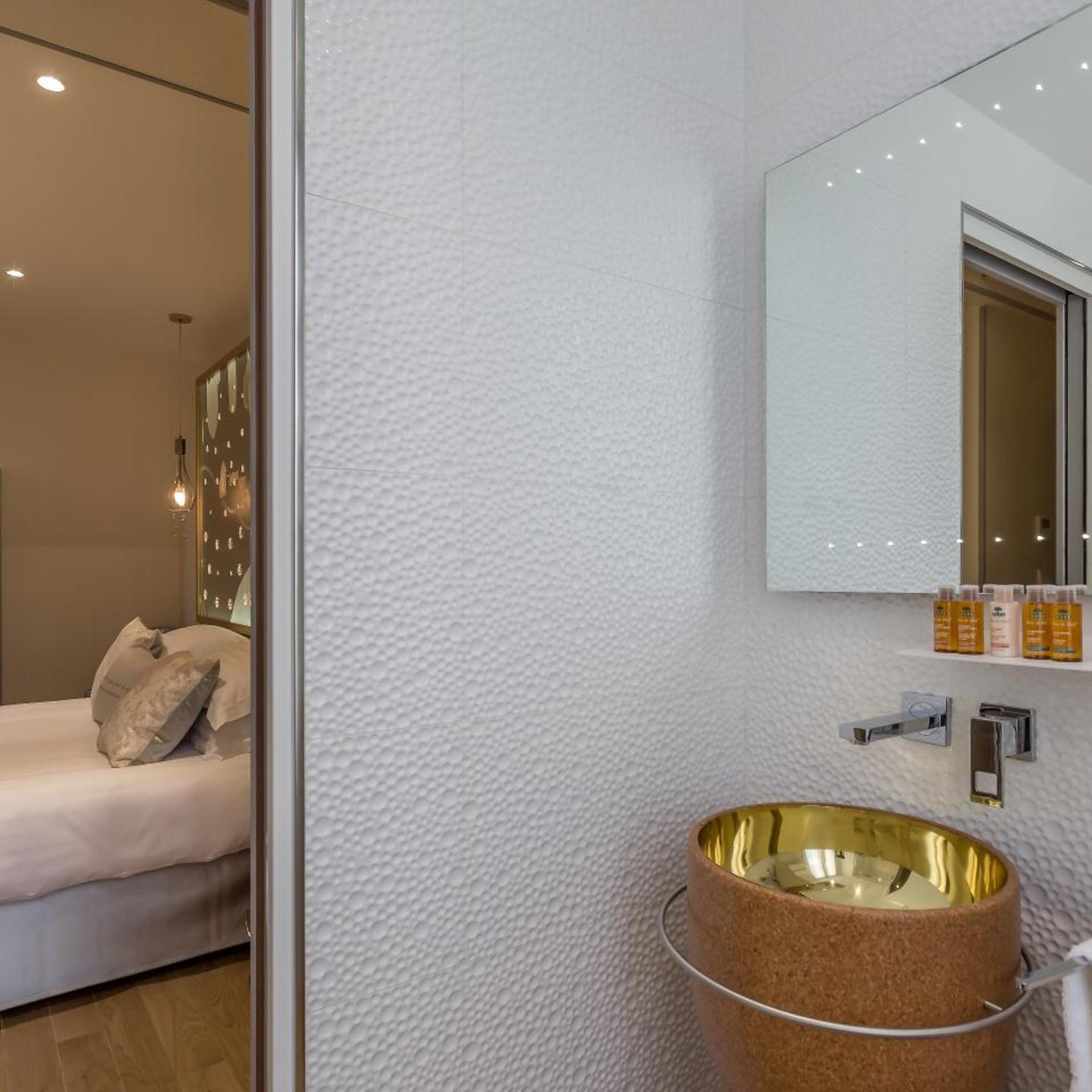 Adjoining, 2 Rooms, Single Bed، Les Bulles de Paris Hotel 5/5