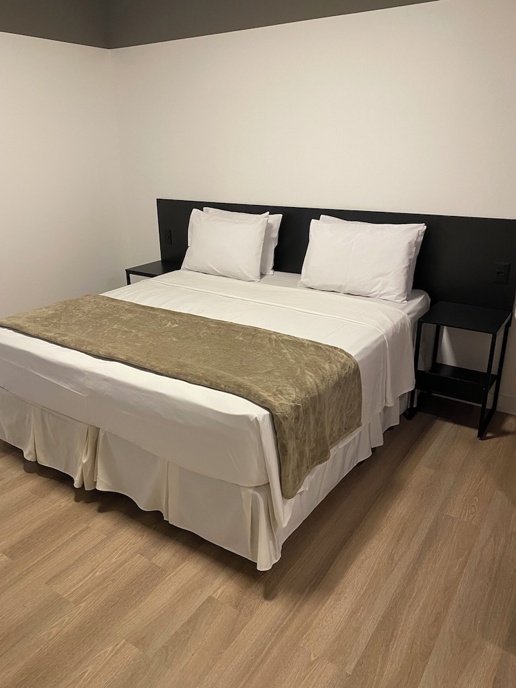 Deluxe, Double Bed