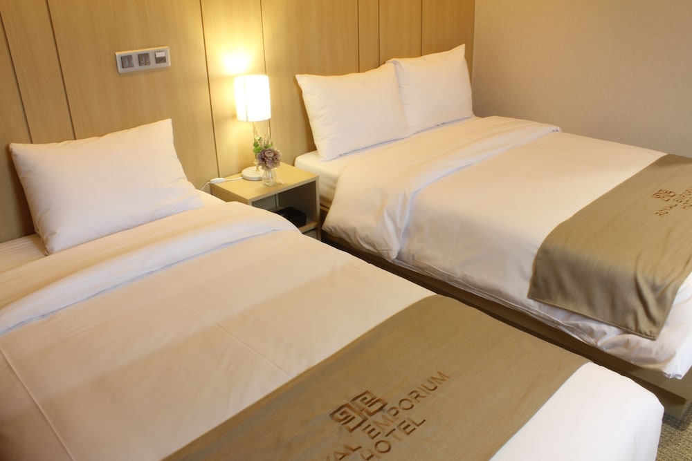 Royal Emporium Hotel 20/72
