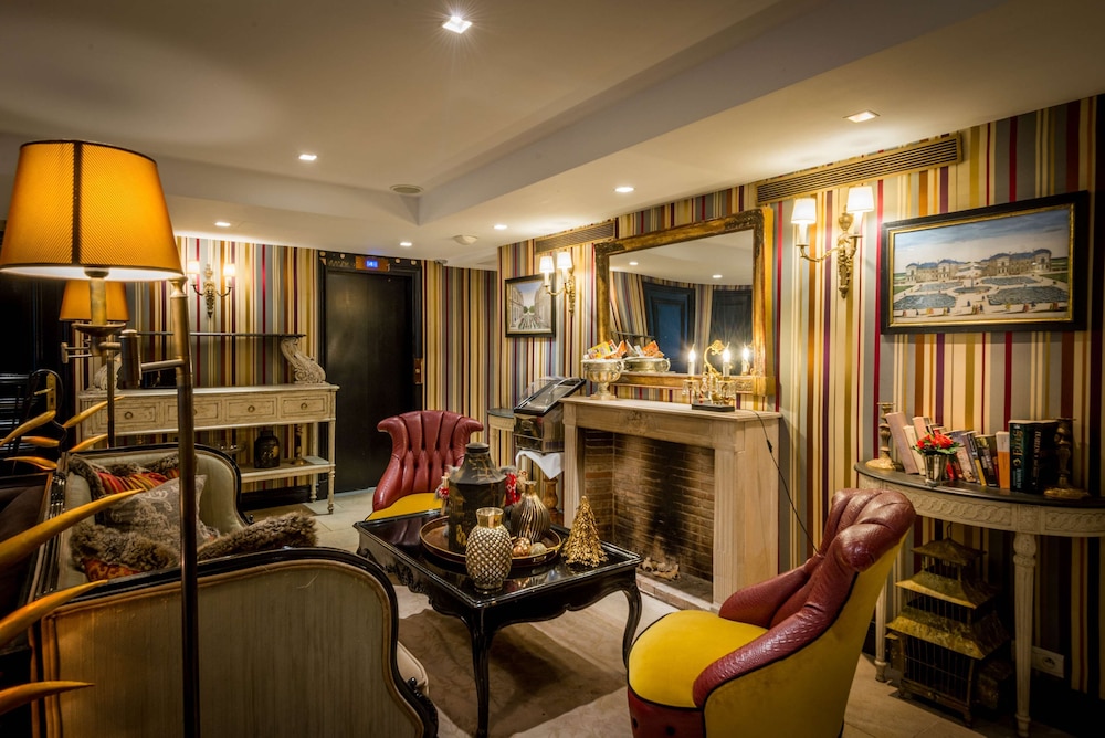 Hotel Chateaubriand 37/48