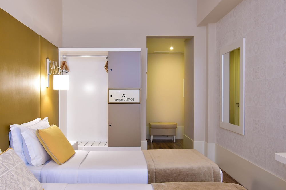 ROOM, TWIN BEDS
