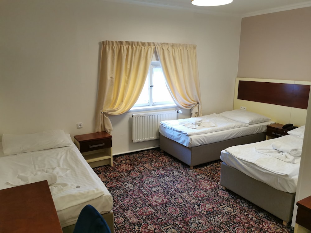 ROOM, TRIPLE