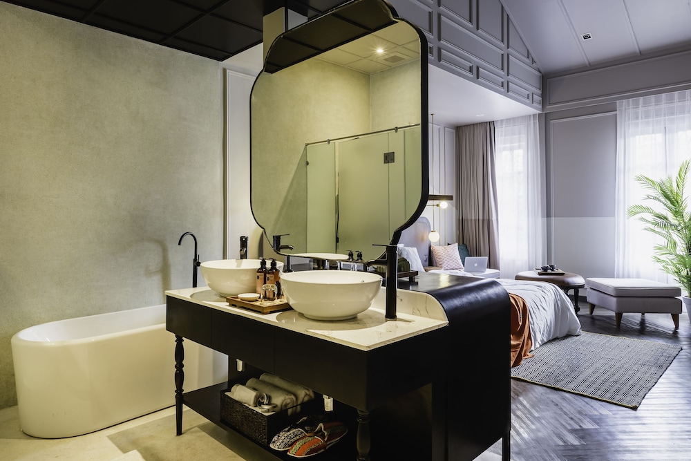 MiLa Hotel Thapae 21/63