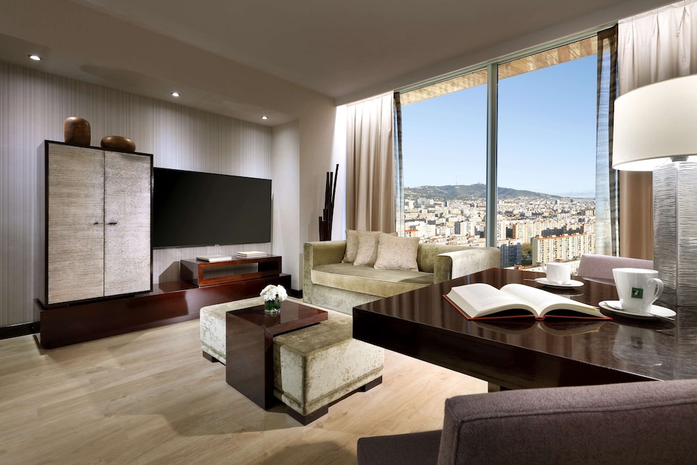 Hyatt Regency Barcelona Tower 56/82